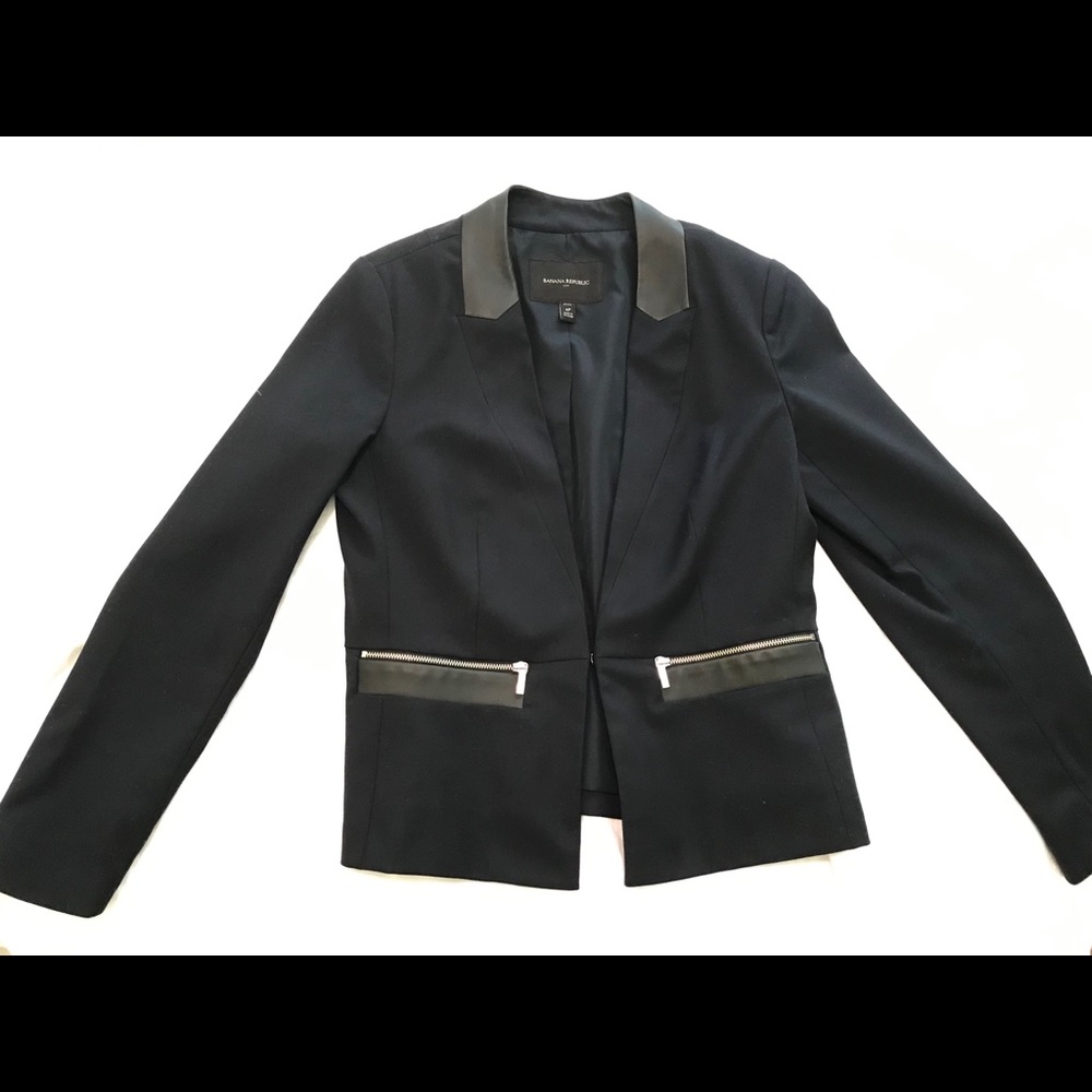 Banana Republic fitted blazer with clasp closure